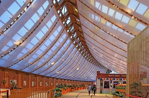 北京膜結(jié)構(gòu)在商業(yè)街的應(yīng)用