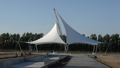 北京張拉膜材質選擇的利與弊